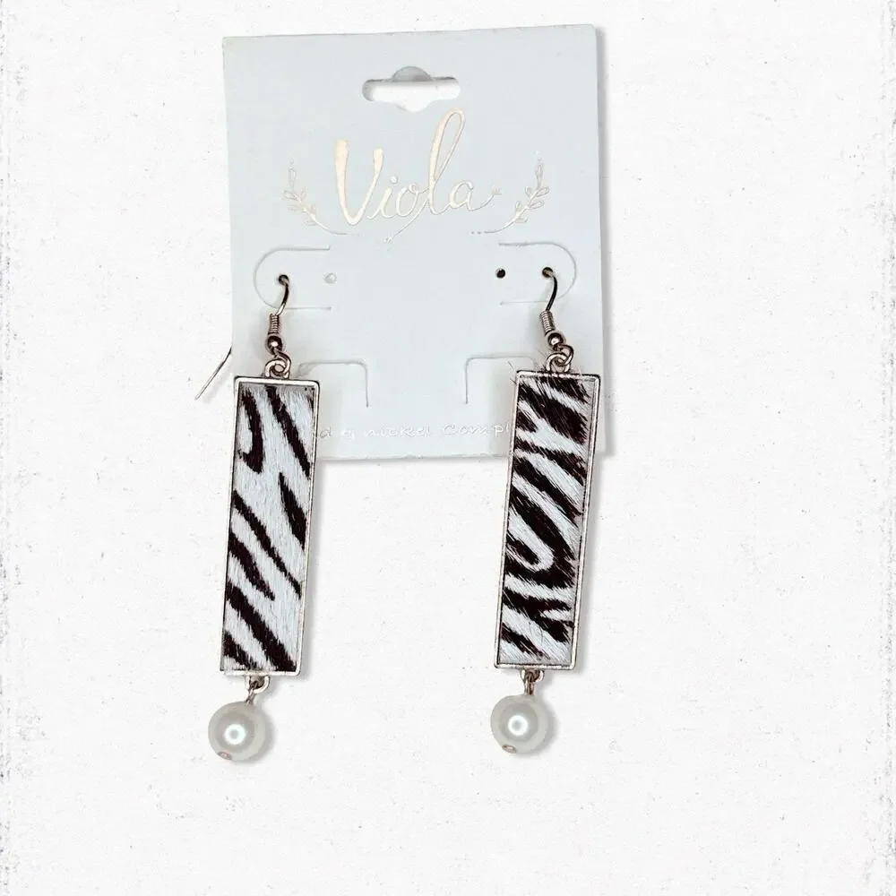 7185. Faux Zebra Goldtone Earrings